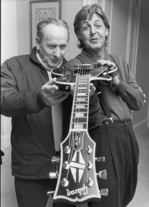 Les Paul, Paul McCartney 1988 NY.jpg